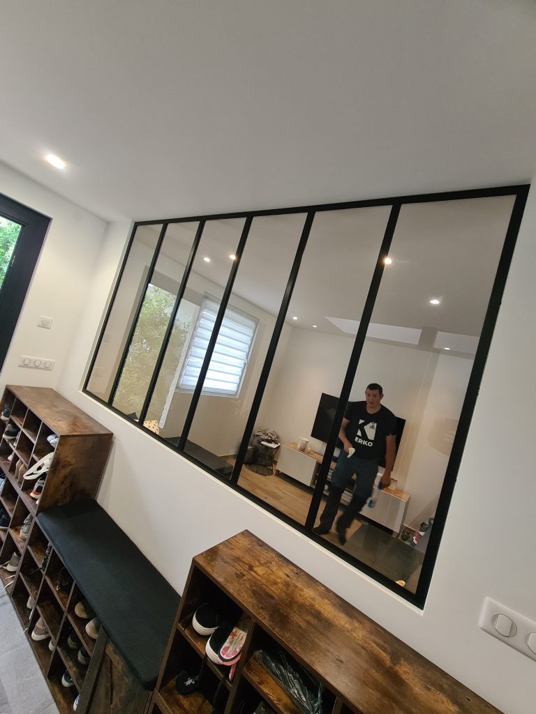 Verrière style atelier en métal acier noir — fabrication NikofMaker avec cornière 30x30 et profilé en T