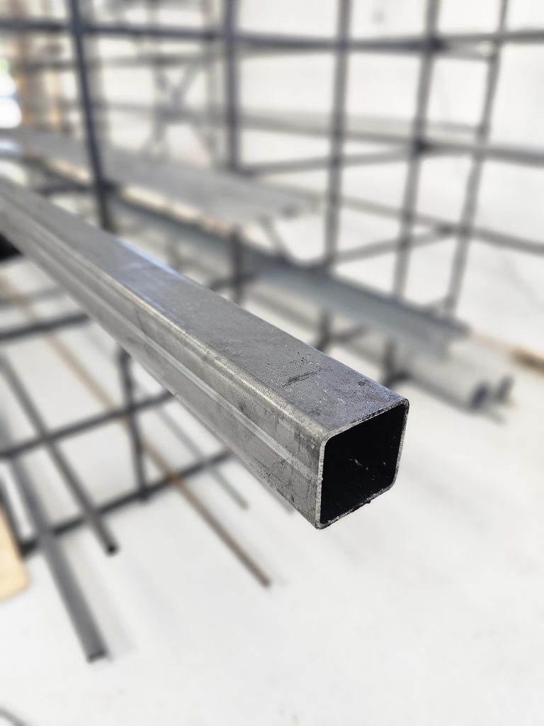 Tube carré acier section 40x40 mm – profilé sur mesure Grain d'Acier