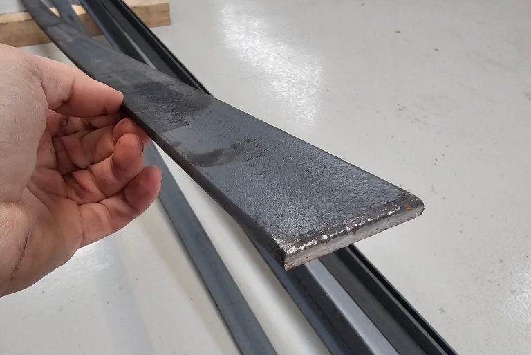 Fer plat acier sur mesure – profilé pour traverse et renfort